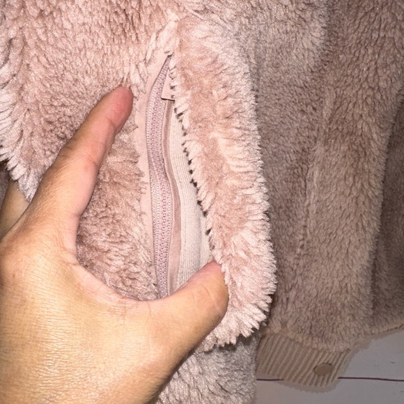 ALO Yoga Size S Sherpa Bomber Jacket Full Zip Pale Pink Chunky RUNS BIG - Picture 6 of 12